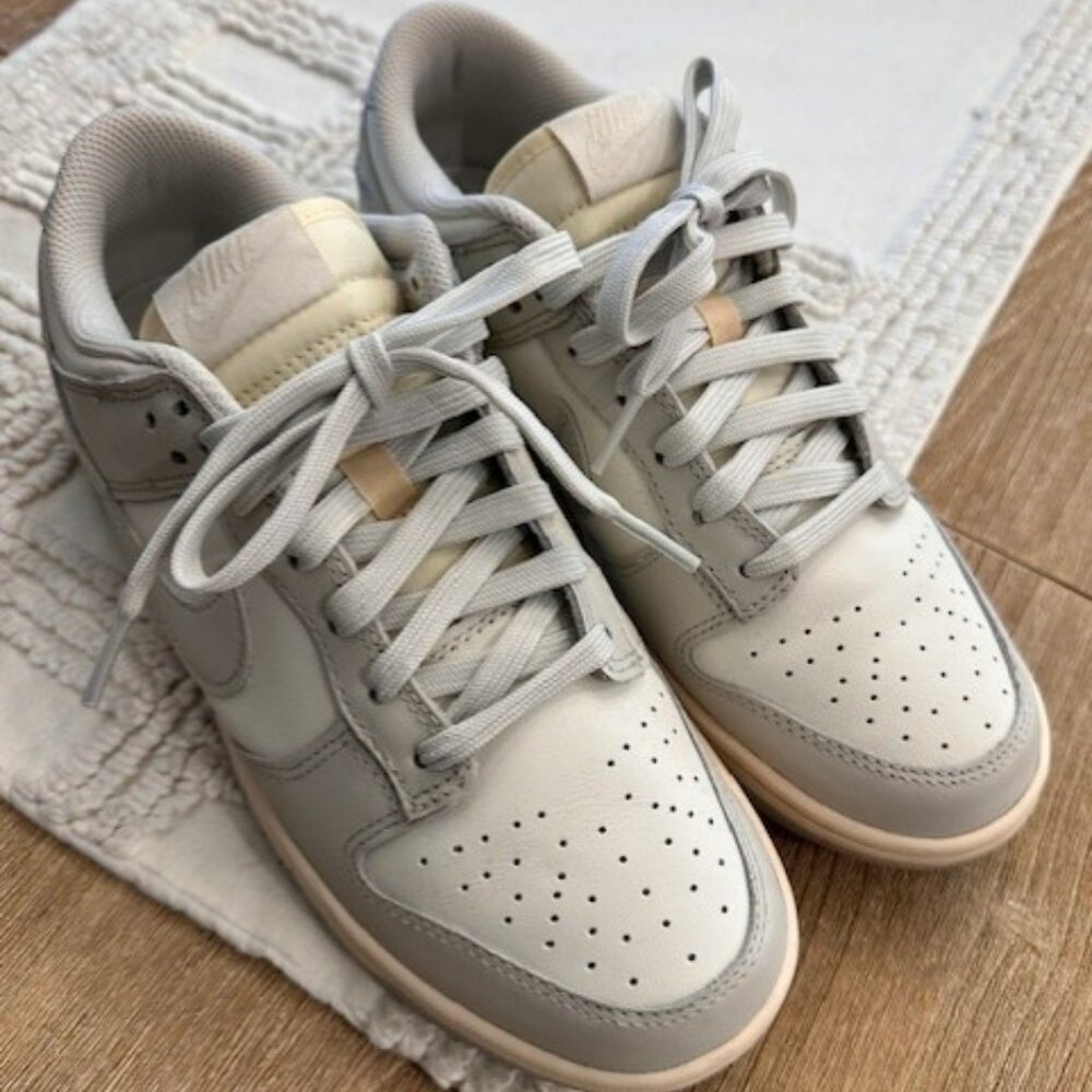 Nike Dunk Womens 8.5  Sail/ bone color